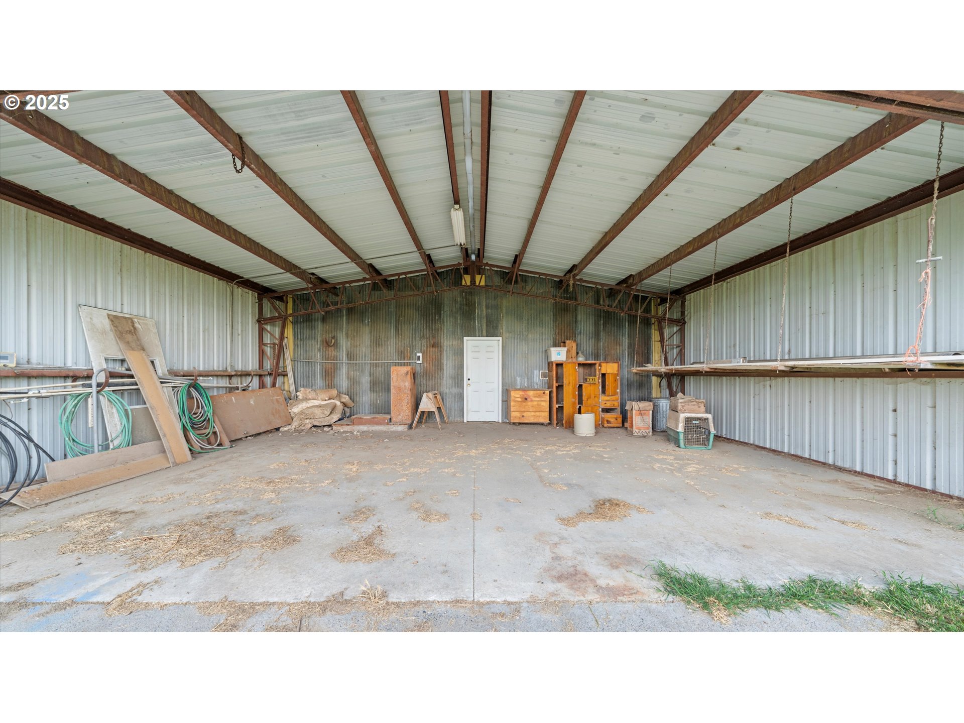 77856 North Ash Road Stanfield, OR 97875 - Photo 24 of 36 a view of a room with furniture
