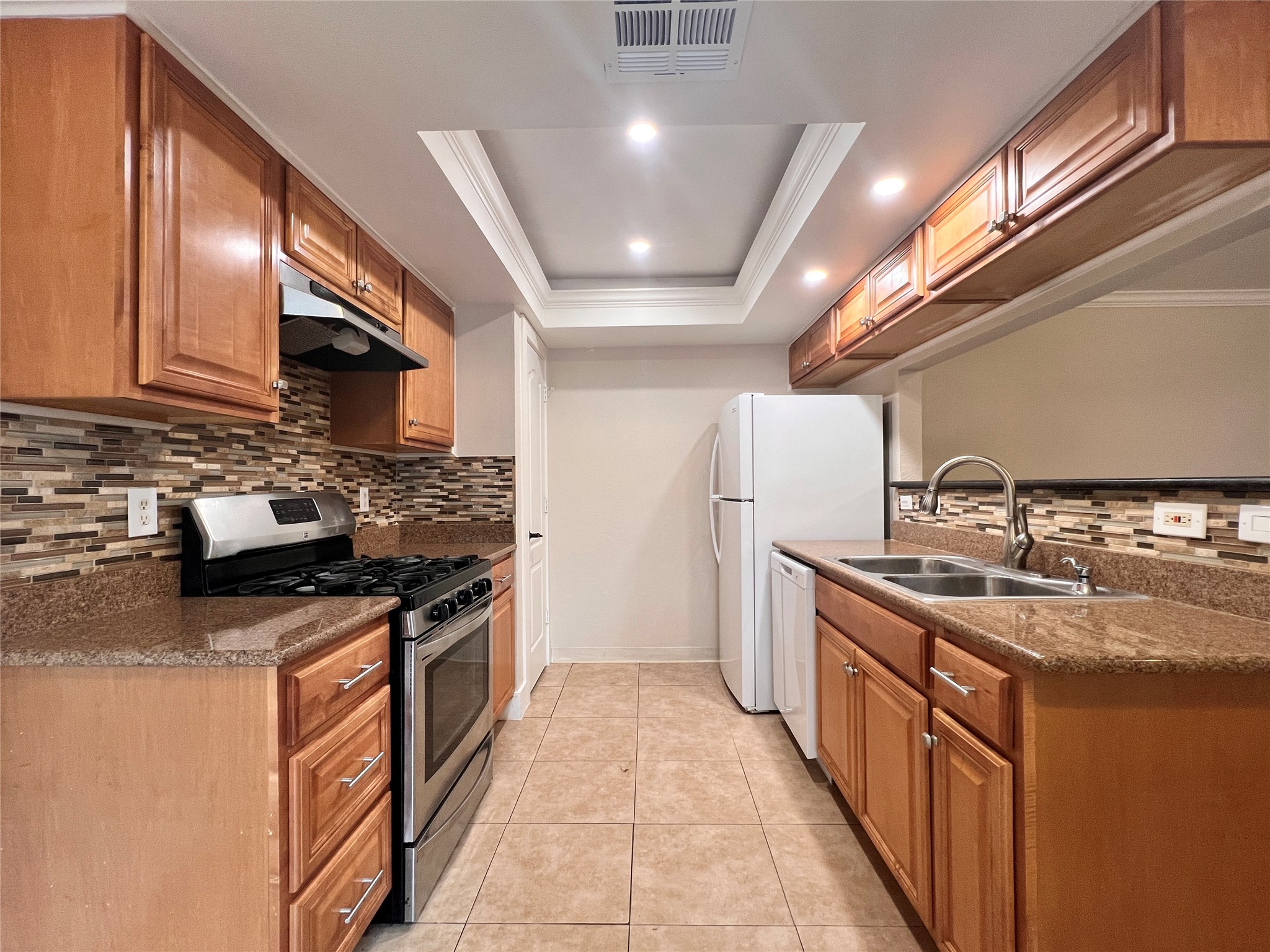 605 Luther Drive, Unit B Georgetown, TX 78628 - Photo 4 of 13 Spacious kitchen