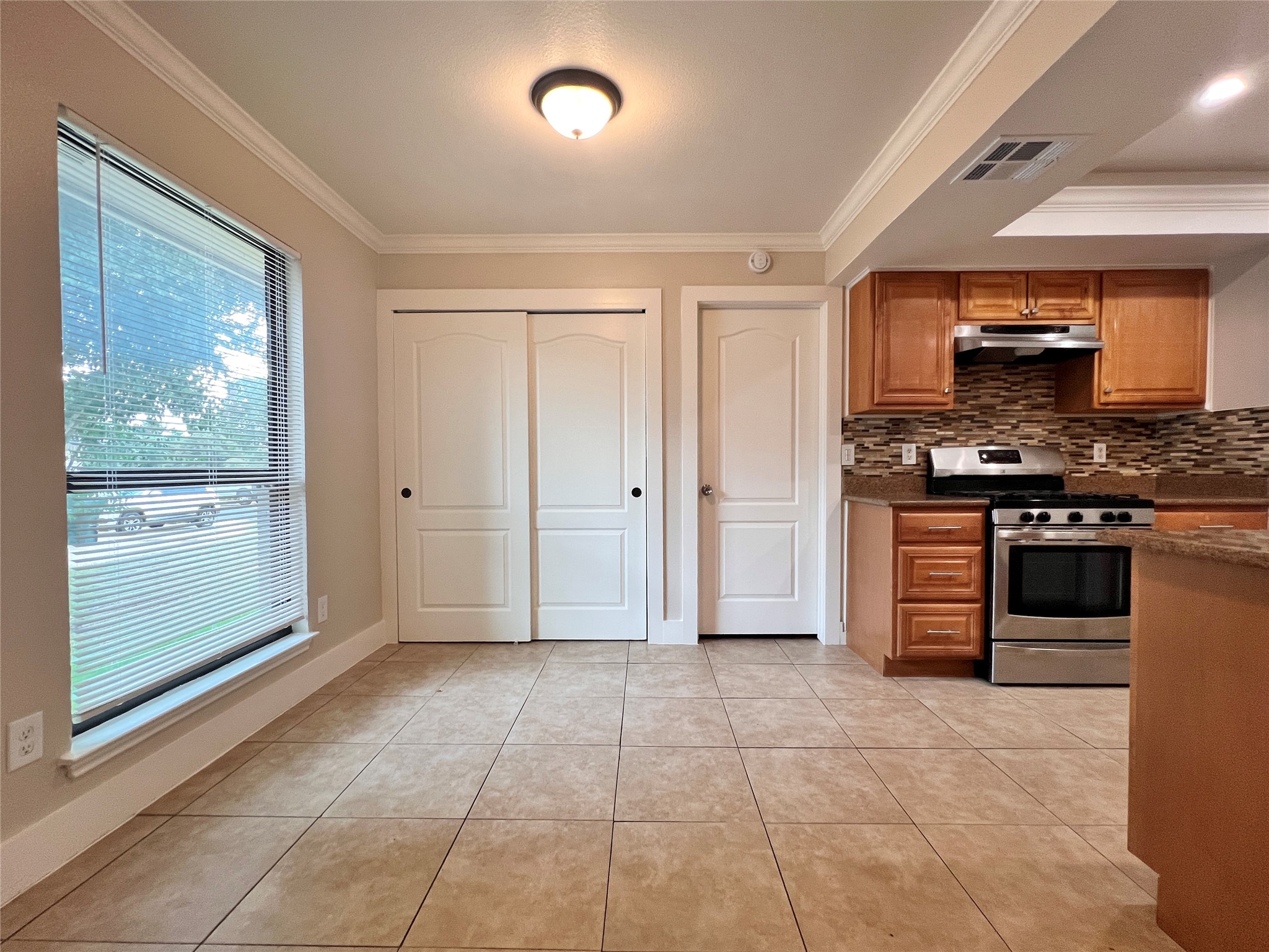 605 Luther Drive, Unit B Georgetown, TX 78628 - Photo 7 of 13 Dining area