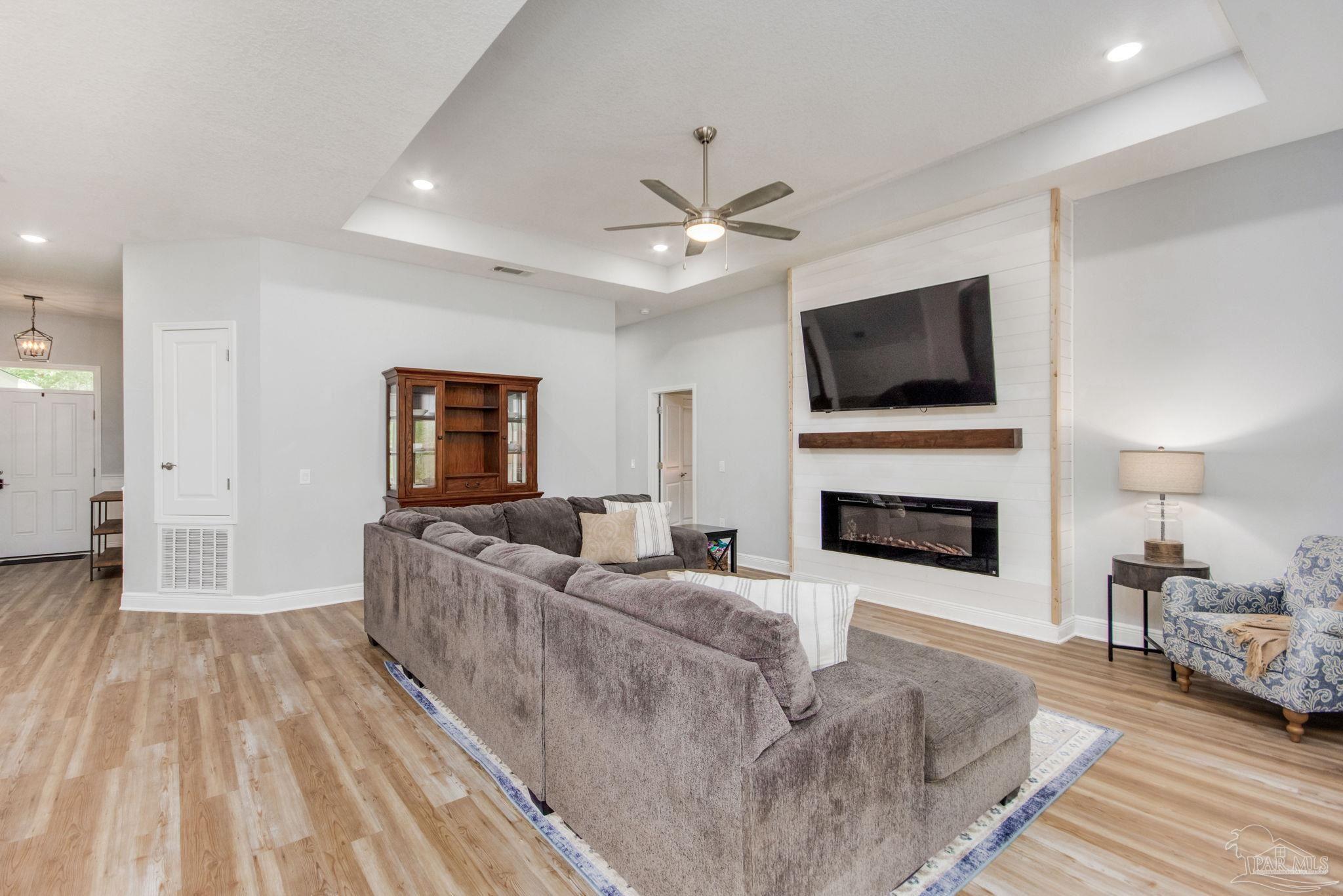 8736 Daryl Drive Milton, FL 32583 - Photo 9 of 41