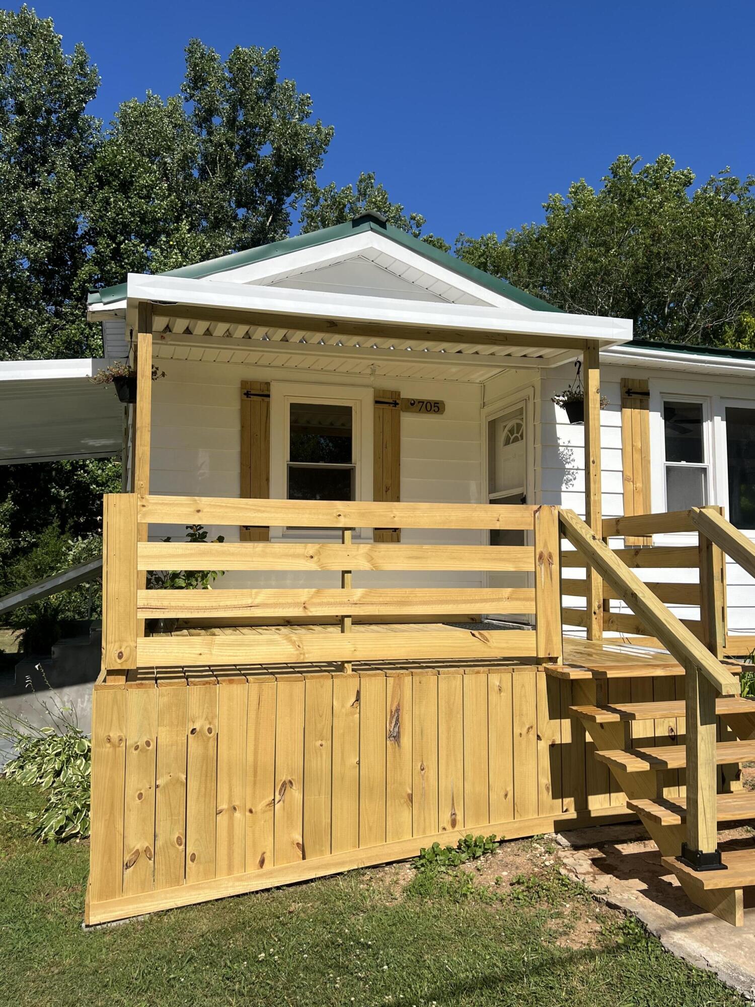 705 Southeast Pelman Street Dalton, GA 30721 - Photo 2 of 13 IMG_9532