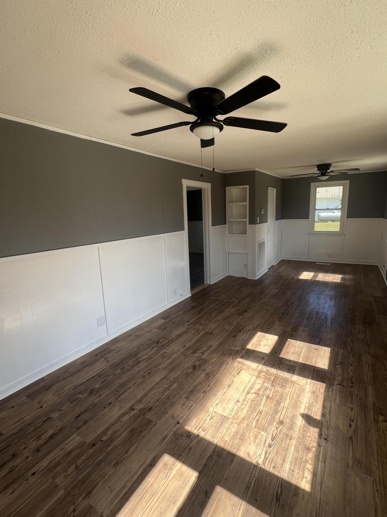 705 Southeast Pelman Street Dalton, GA 30721 - Photo 5 of 13 IMG_9524