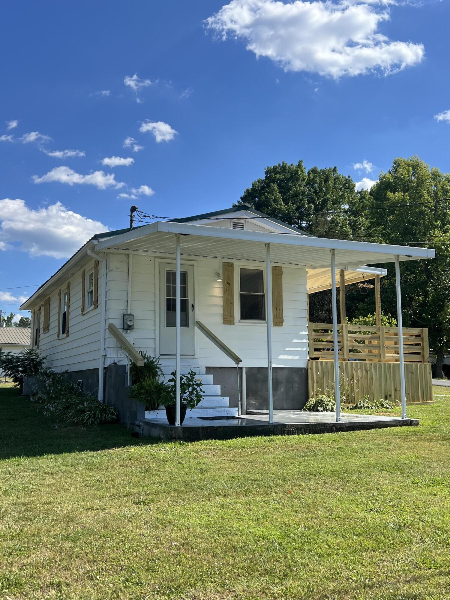 705 Southeast Pelman Street Dalton, GA 30721 - Photo 10 of 13 IMG_9528