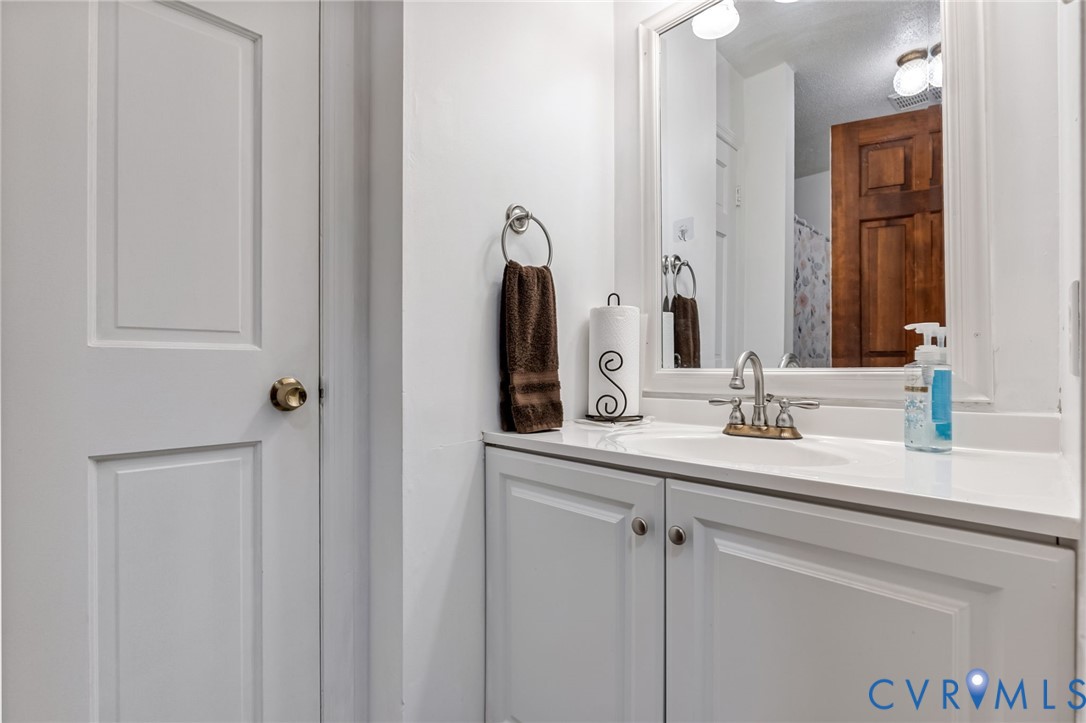 18622 Hawkins Church Road Dinwiddie, VA 23841 - Photo 21 of 39