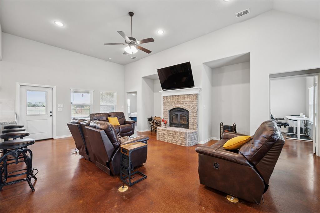 2435 Cobler Road Collinsville, TX 76233 - Photo 9 of 40