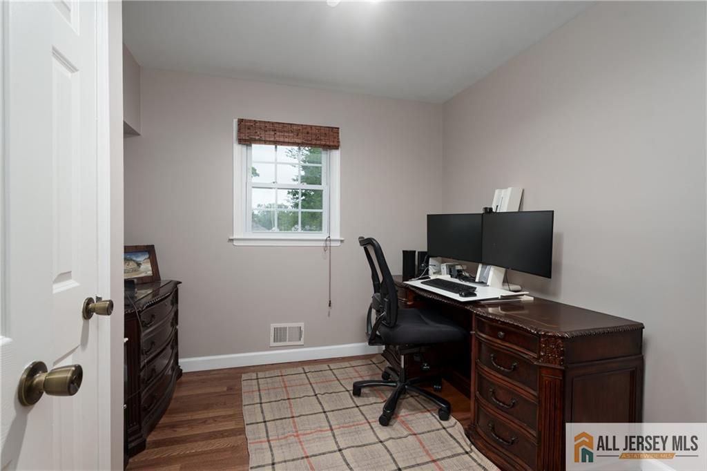 2025 Oak Tree Road Edison, NJ 08820 - Photo 17 of 29