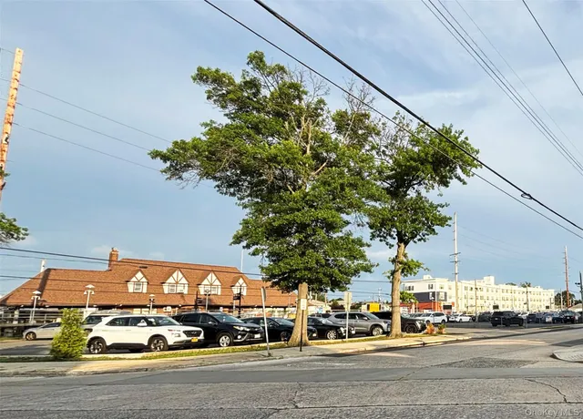 $338,000 | 530 Dubois Avenue, Unit B3, Valley Stream, NY 11581