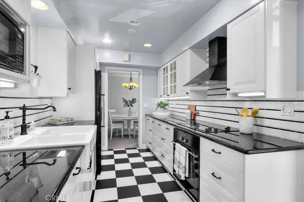 $775,000 | 289 South Barrington Avenue, Unit A203, Los Angeles, CA 90049