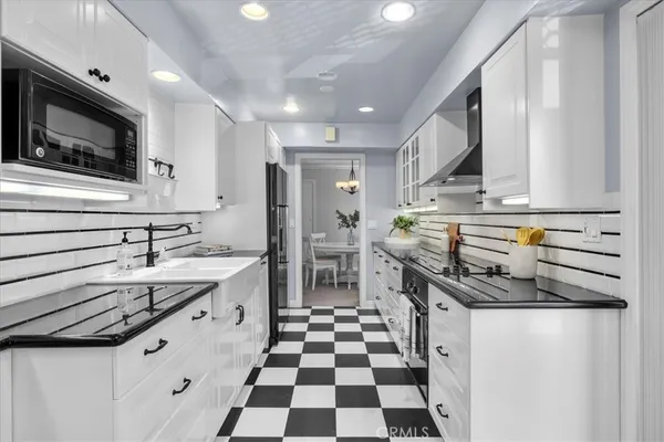 $775,000 | 289 South Barrington Avenue, Unit A203, Los Angeles, CA 90049