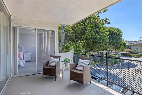 $775,000 | 289 South Barrington Avenue, Unit A203, Los Angeles, CA 90049