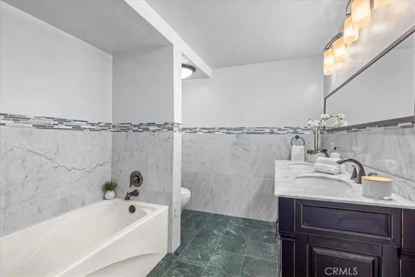 $775,000 | 289 South Barrington Avenue, Unit A203, Los Angeles, CA 90049