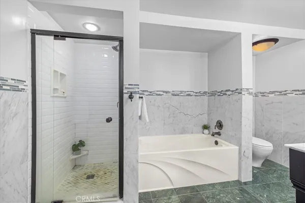 $775,000 | 289 South Barrington Avenue, Unit A203, Los Angeles, CA 90049