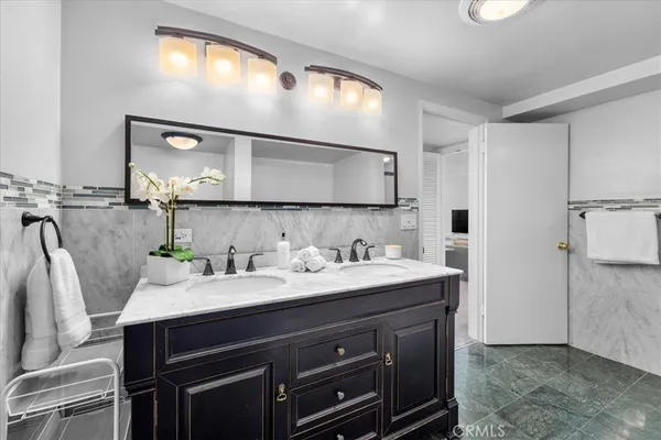 $775,000 | 289 South Barrington Avenue, Unit A203, Los Angeles, CA 90049