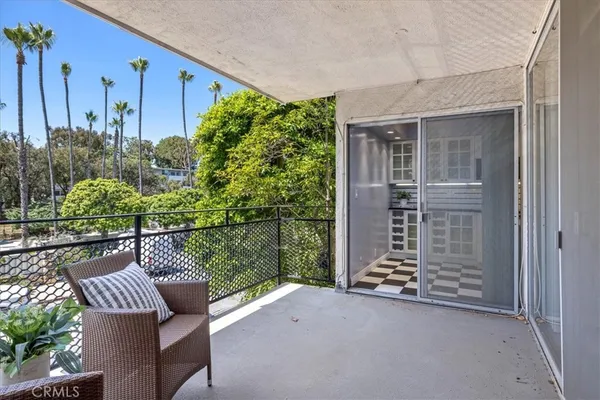 $775,000 | 289 South Barrington Avenue, Unit A203, Los Angeles, CA 90049