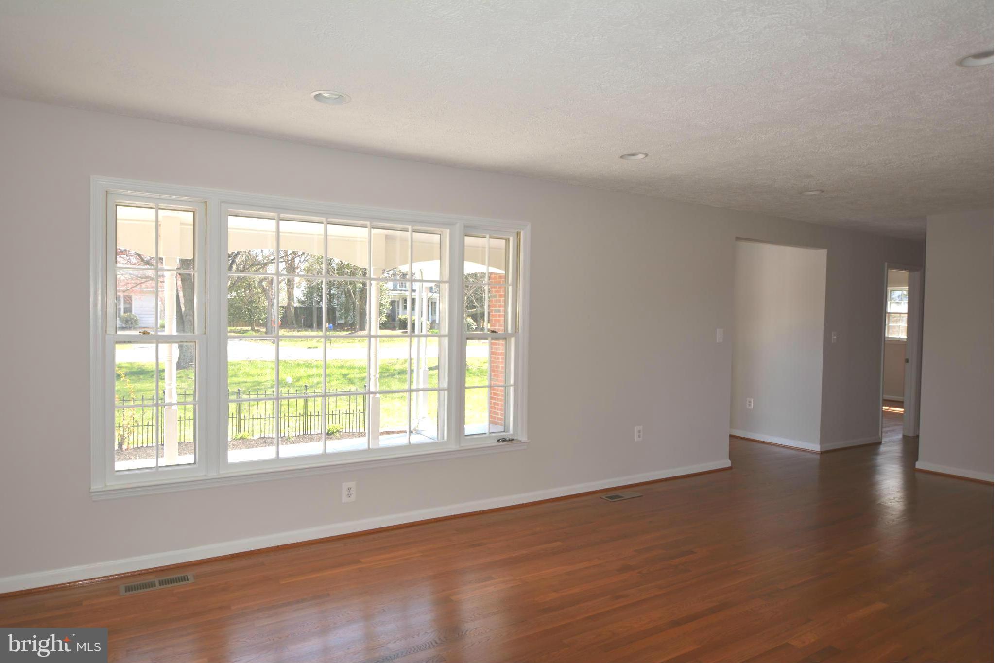 4114 Rectortown Road Marshall, VA 20115 - Photo 6 of 19 Living Room