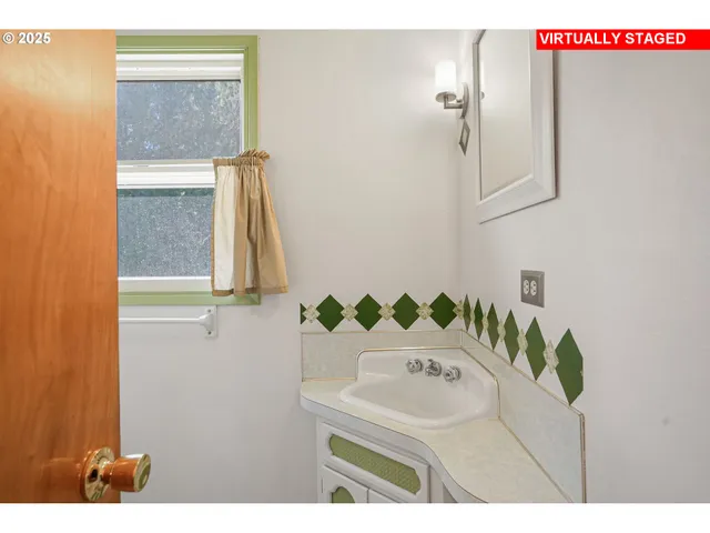 $699,999 | 18649 Old River Drive, West Linn, OR 97068