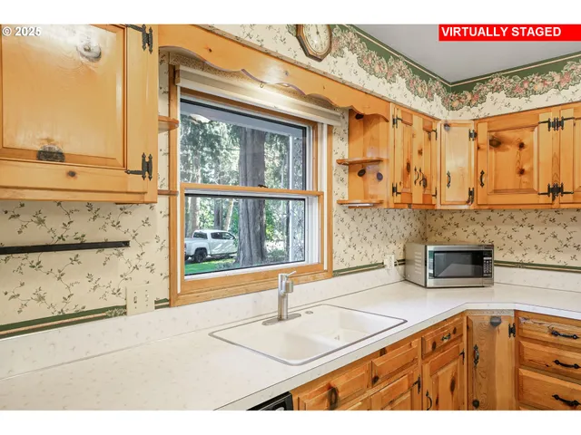 $699,999 | 18649 Old River Drive, West Linn, OR 97068