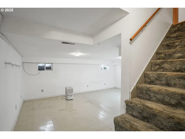 $699,999 | 18649 Old River Drive, West Linn, OR 97068