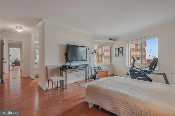 $3,700 | 8340 Greensboro Drive, Unit 512, McLean, VA 22102