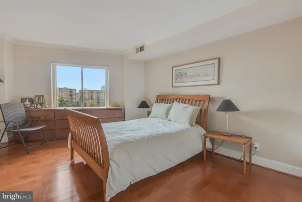 $3,700 | 8340 Greensboro Drive, Unit 512, McLean, VA 22102