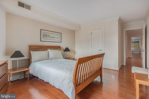 $3,700 | 8340 Greensboro Drive, Unit 512, McLean, VA 22102