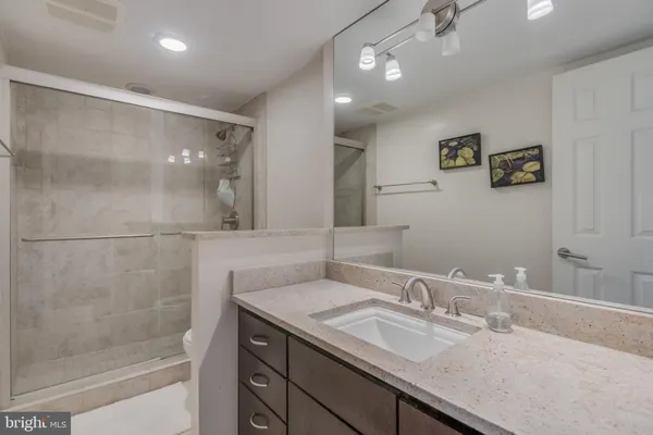 $3,700 | 8340 Greensboro Drive, Unit 512, McLean, VA 22102