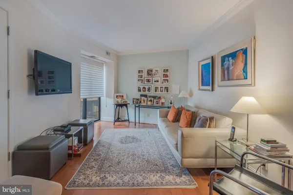 $3,700 | 8340 Greensboro Drive, Unit 512, McLean, VA 22102