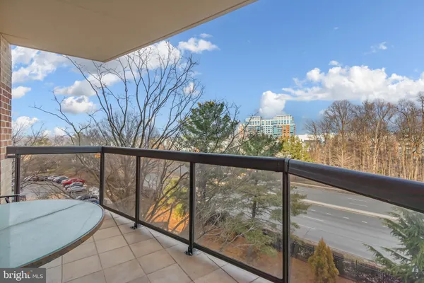 $3,700 | 8340 Greensboro Drive, Unit 512, McLean, VA 22102