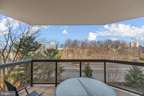 $3,700 | 8340 Greensboro Drive, Unit 512, McLean, VA 22102