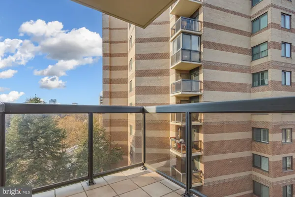 $3,700 | 8340 Greensboro Drive, Unit 512, McLean, VA 22102