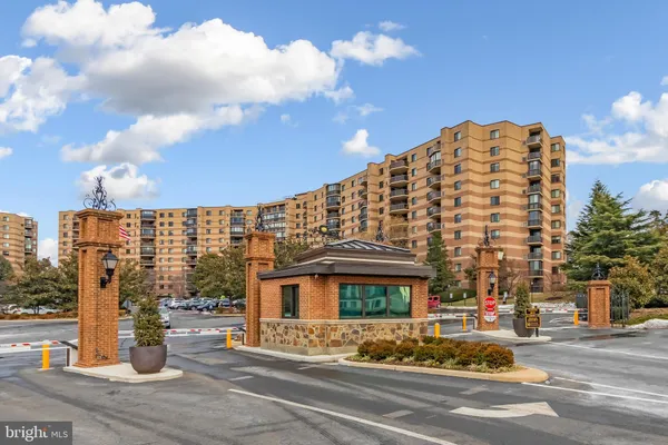 $3,700 | 8340 Greensboro Drive, Unit 512, McLean, VA 22102