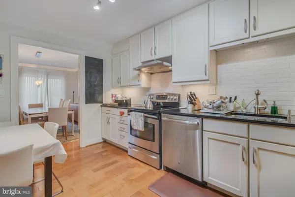 $3,700 | 8340 Greensboro Drive, Unit 512, McLean, VA 22102