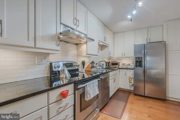 $3,700 | 8340 Greensboro Drive, Unit 512, McLean, VA 22102