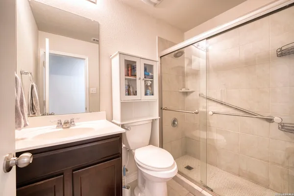 $2,200 | 6827 Kingsley Edge, San Antonio, TX 78252