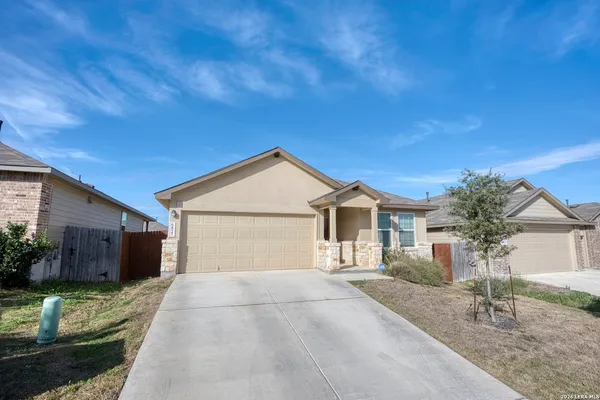 $2,200 | 6827 Kingsley Edge, San Antonio, TX 78252