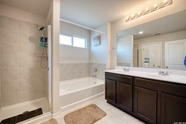 $2,200 | 6827 Kingsley Edge, San Antonio, TX 78252