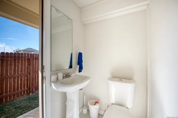 $2,200 | 6827 Kingsley Edge, San Antonio, TX 78252