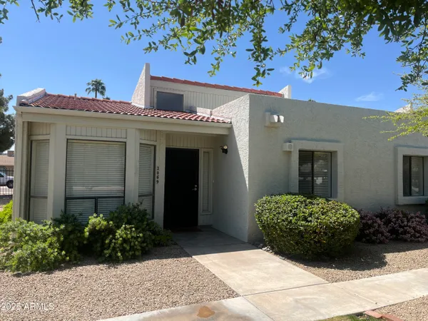 $2,600 | 3069 East Cannon Drive, Phoenix, AZ 85028