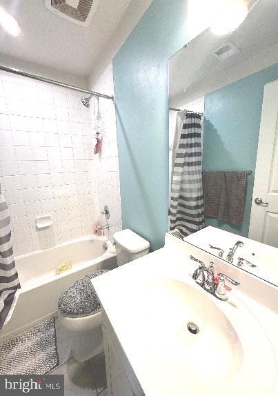 212 Landing Drive Fredericksburg, VA 22405 - Photo 29 of 42 a bathroom with a bathtub a sink and a shower