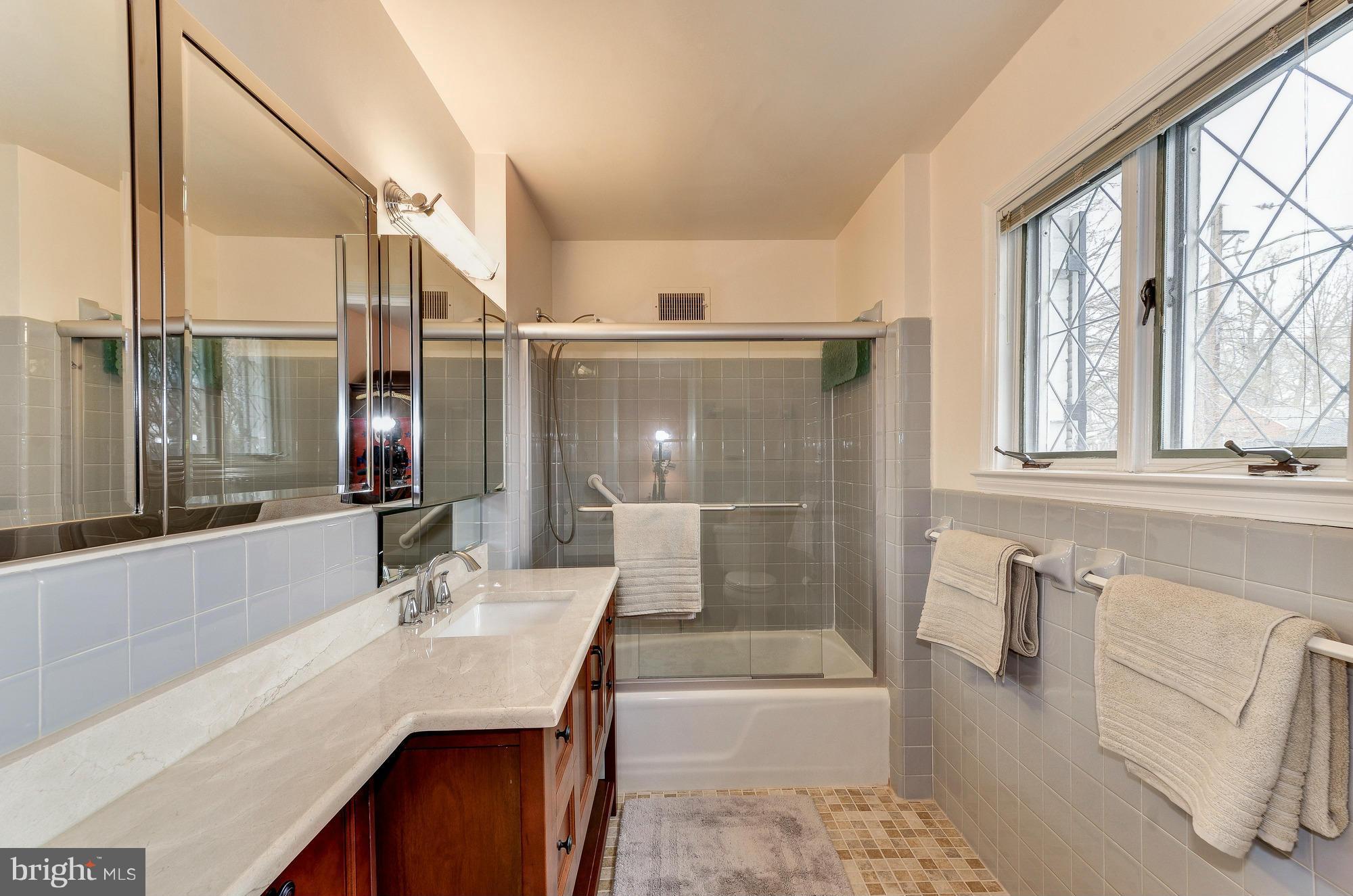 5304 Ridgefield Road Bethesda, MD 20816 - Photo 22 of 30 Bath (Master)