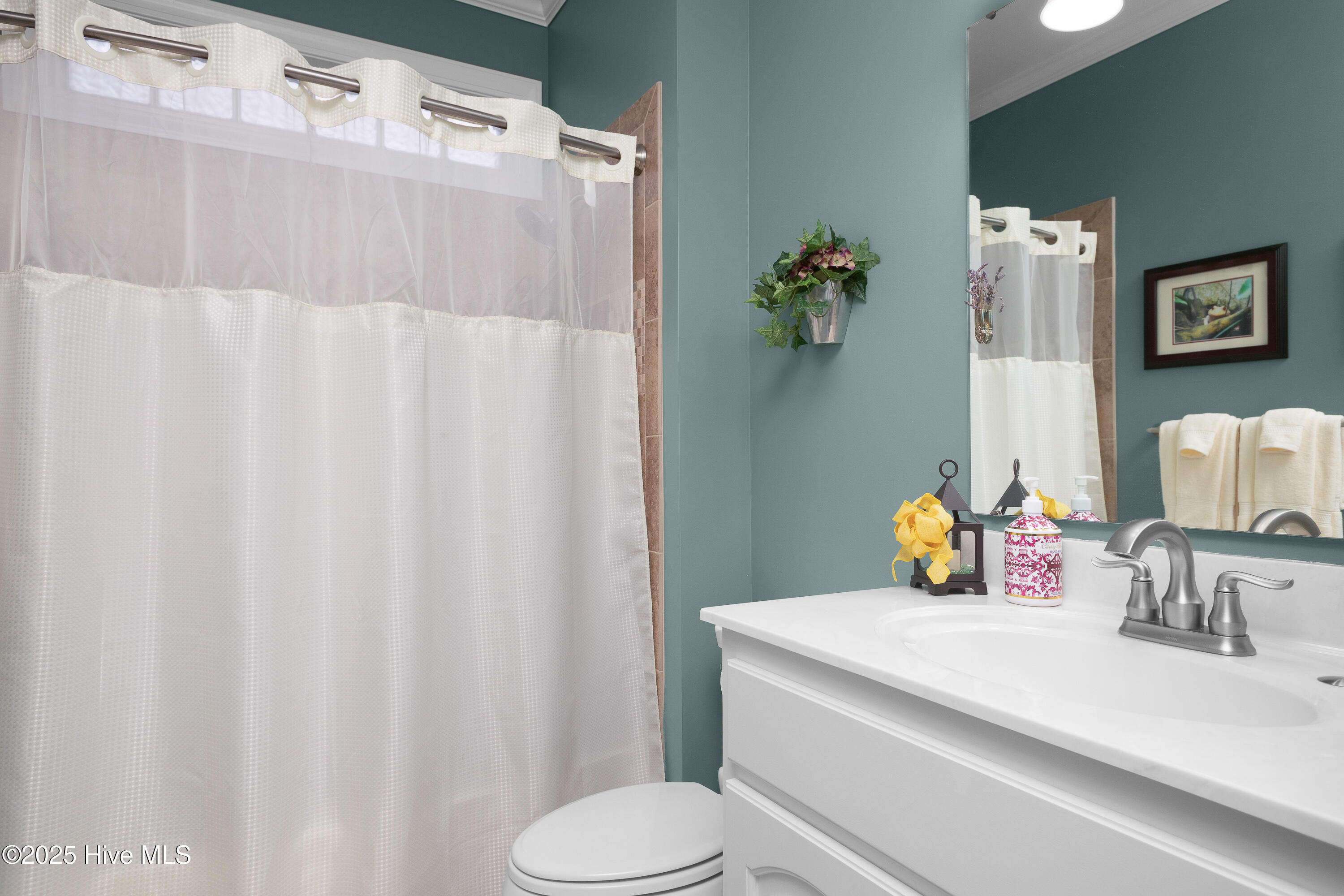 210 Mellen Road New Bern, NC 28562 - Photo 14 of 33 Second Bathroom