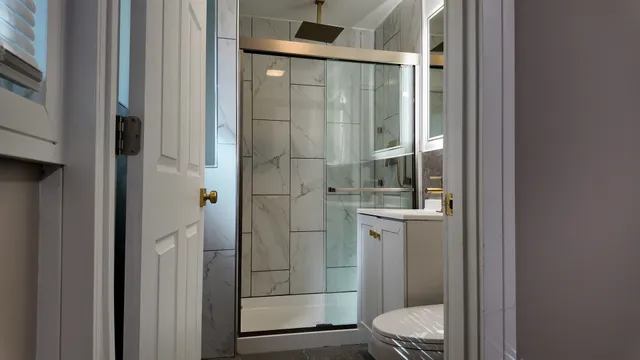 a view of backyard of the house