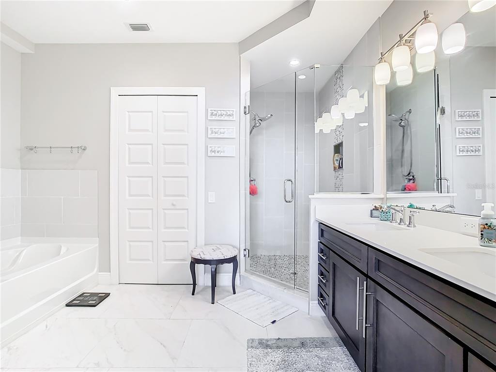 16300 County Road 455, Unit 610 Montverde, FL 34756 - Photo 19 of 22 a spacious bathroom with a shower sink and a mirror