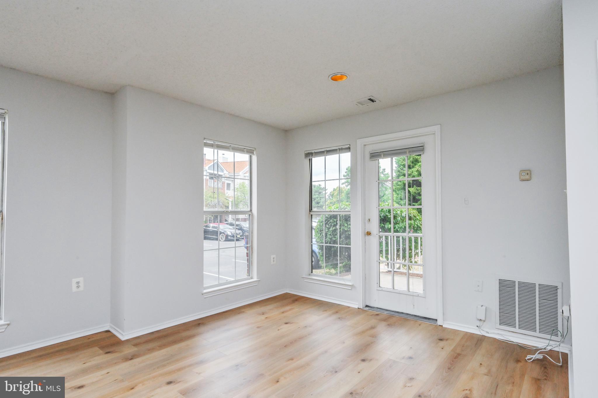 21023 Timber Ridge Terrace, Unit 102 Ashburn, VA 20147 - Photo 5 of 26