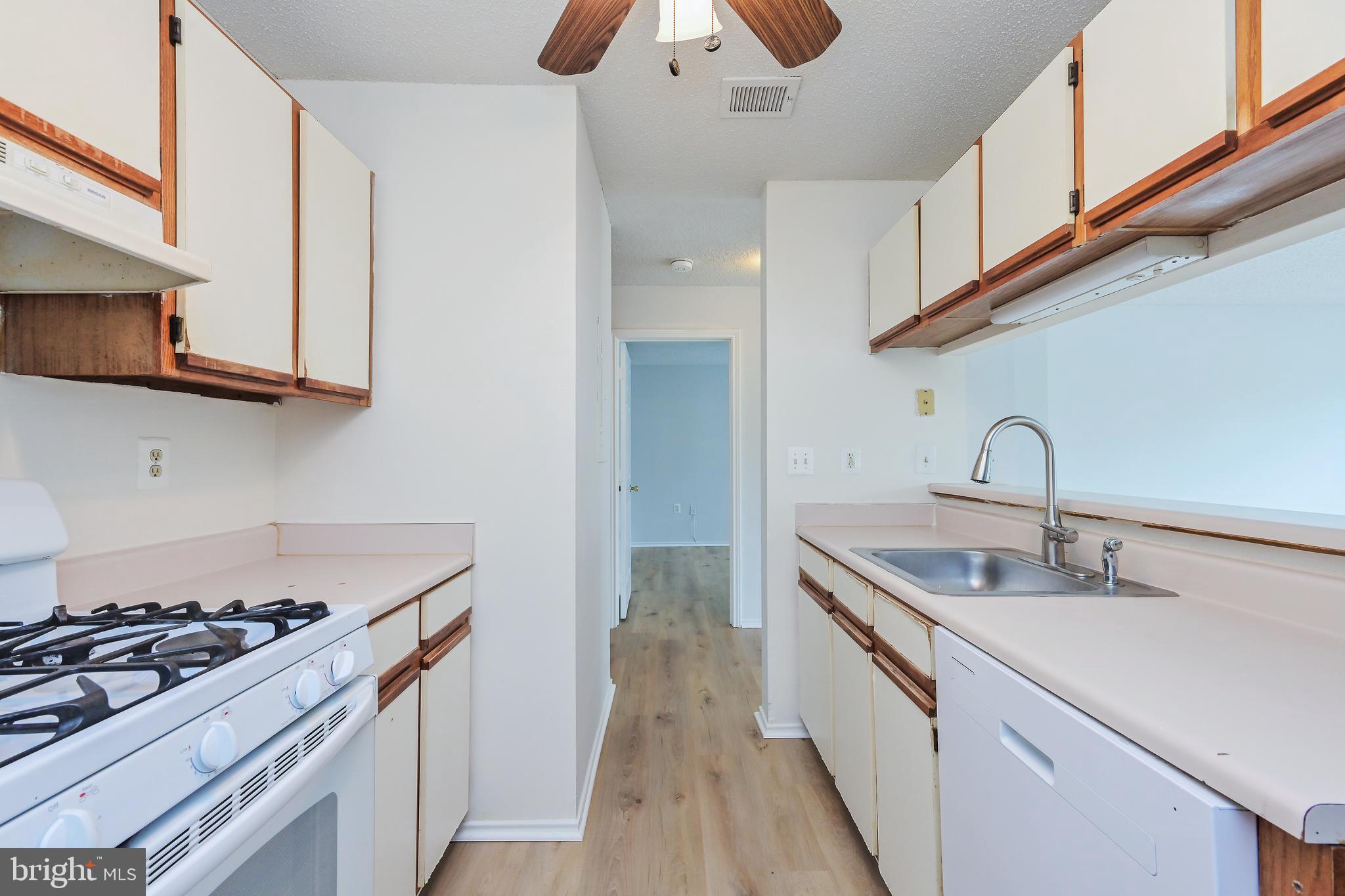 21023 Timber Ridge Terrace, Unit 102 Ashburn, VA 20147 - Photo 10 of 26
