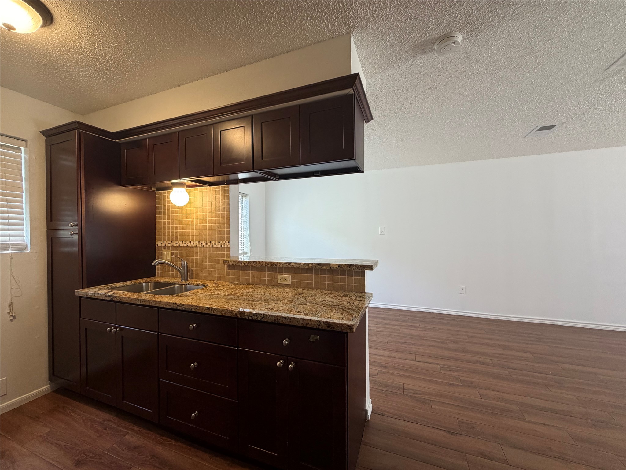 1410 Blalock Road, Unit 10 Houston, TX 77055 - Photo 5 of 12 Gallery Image 5