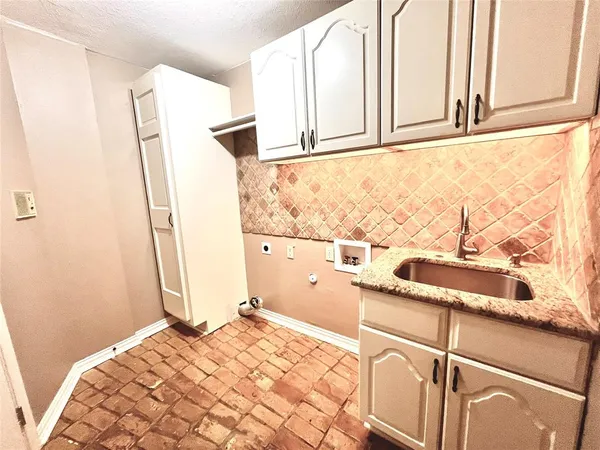 $2,895 | 15555 Mosscove Circle, Dallas, TX 75248