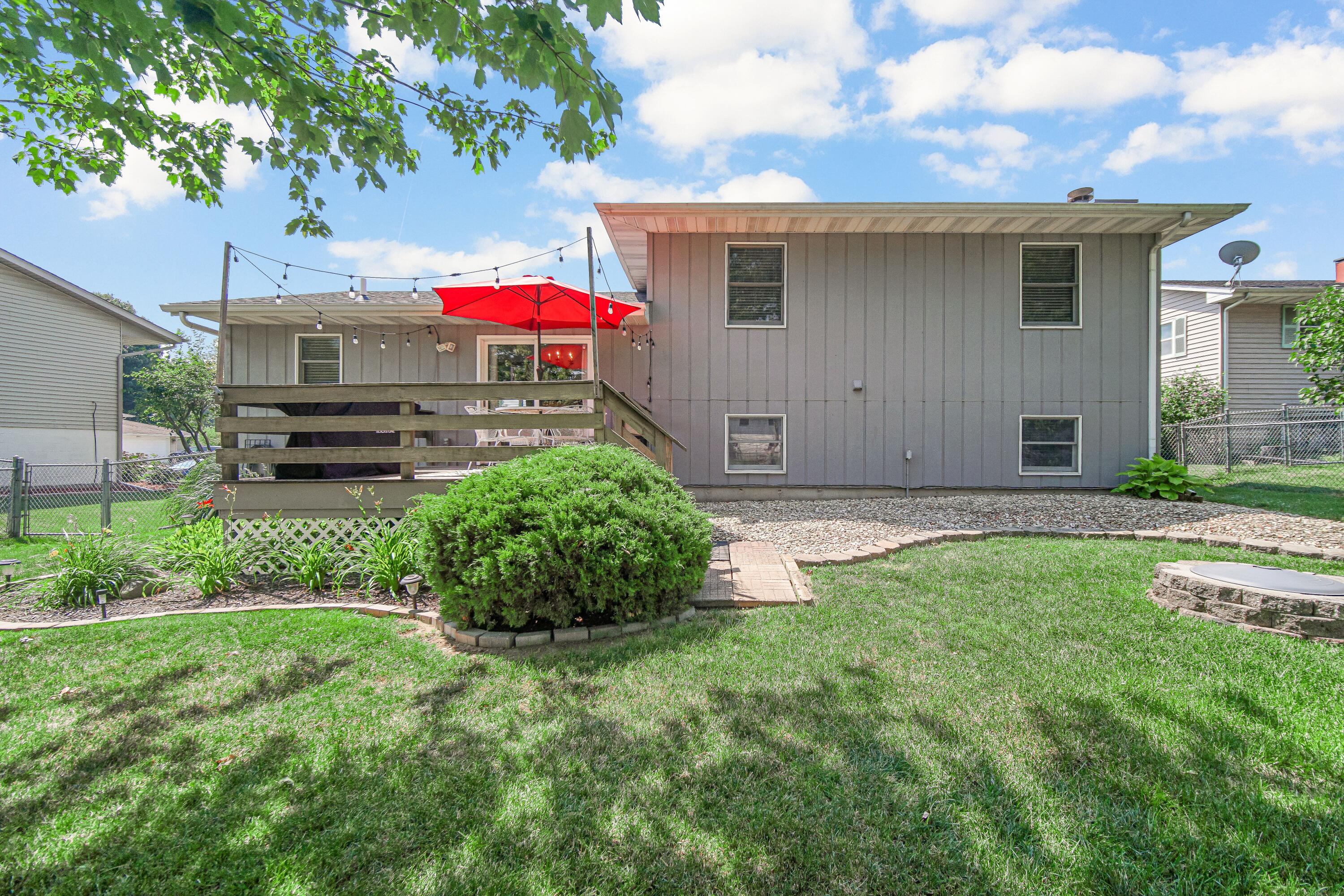 4000 Willowood Court Crown Point, IN 46307 - Photo 19 of 20 a front view of a house with a yard