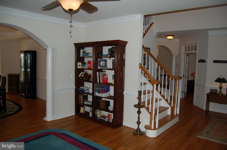 5621 Old Bust Head Road Broad Run, VA 20137 - Photo 2 of 30 Living Room