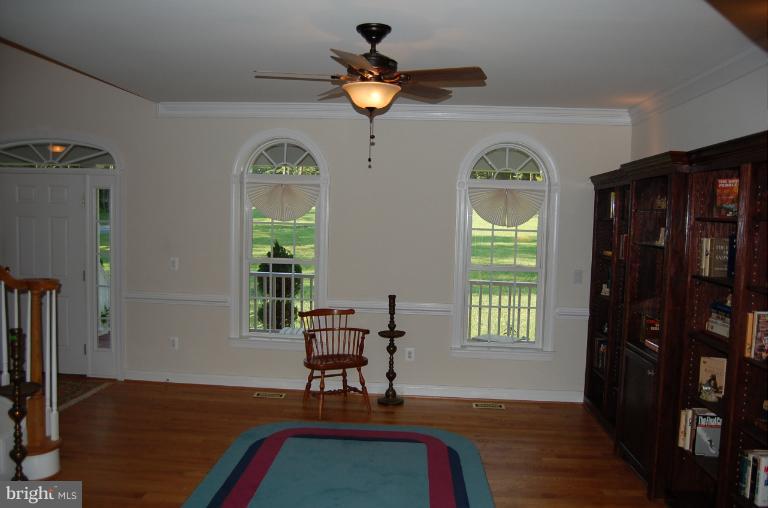 5621 Old Bust Head Road Broad Run, VA 20137 - Photo 14 of 30 Living Room